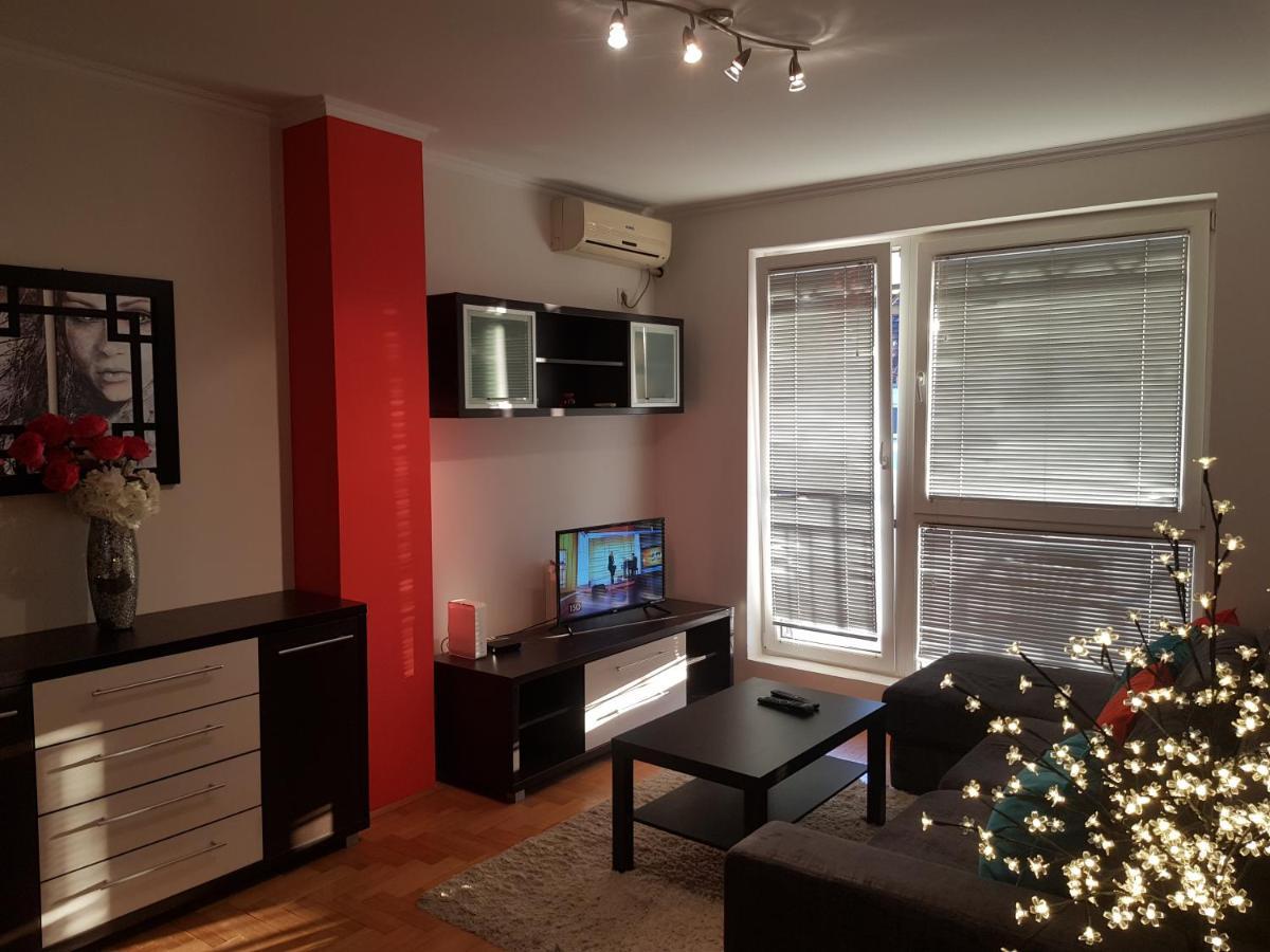 Rajiceva 5- Apartman Sa Prostranom Terasom I Garaznim Mestom Kragujevac Exterior photo